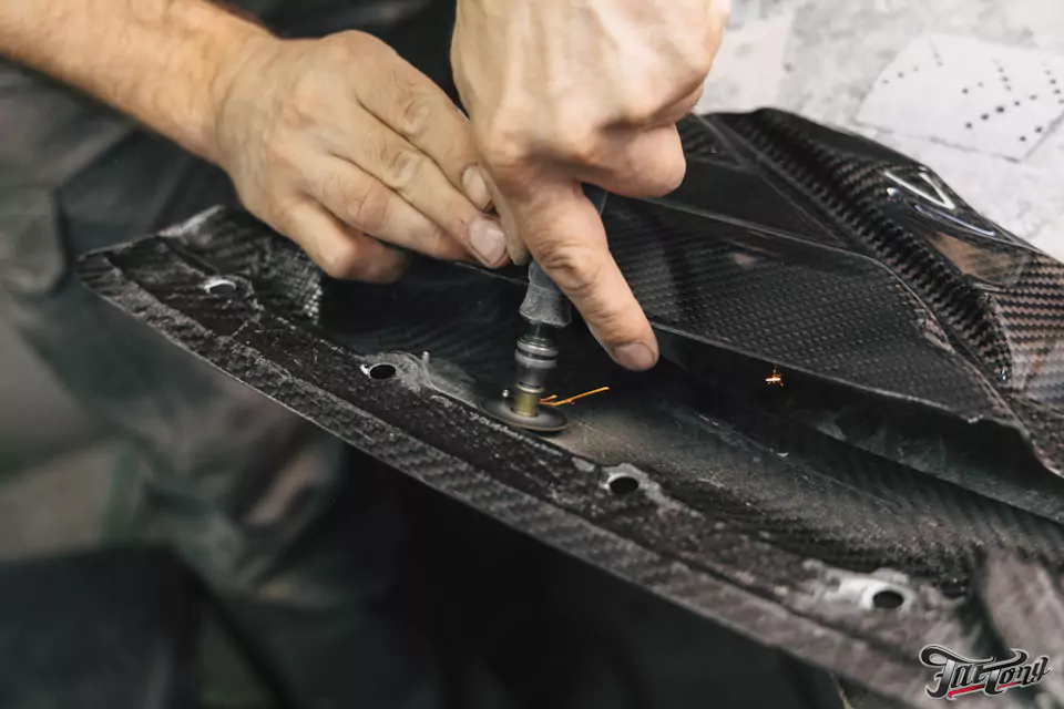 Ламинация карбонового впуска на Audi RS6 кованым карбоном